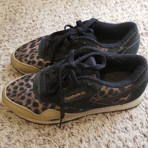 Sneaker - Picture 2 of 3